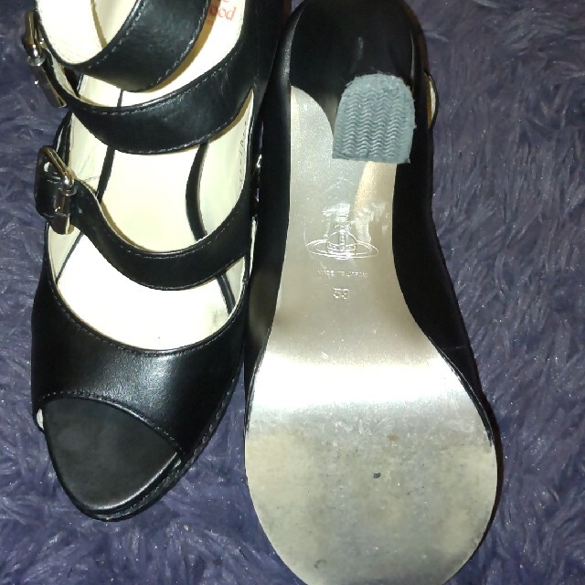 Vivienne Westwood(ヴィヴィアンウエストウッド)の美品／希少。 Vivienne Westwood ボンテージパンプス レディースの靴/シューズ(ハイヒール/パンプス)の商品写真