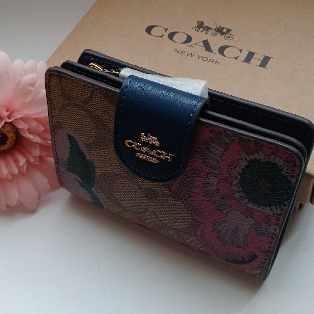 COACH(コーチ)の新品未使用　COACH　コーチ二つ折り財布　カフェファセットコラボ★限定品★ レディースのファッション小物(財布)の商品写真