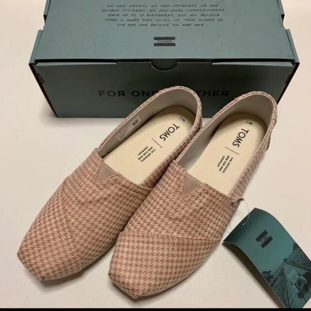 TOMS(トムズ)のTOMS スリッポン　23.5  レディースの靴/シューズ(スリッポン/モカシン)の商品写真