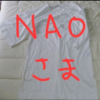 ユニクロ(UNIQLO)のVネック 無地 白Tシャツ スリット(Tシャツ(半袖/袖なし))