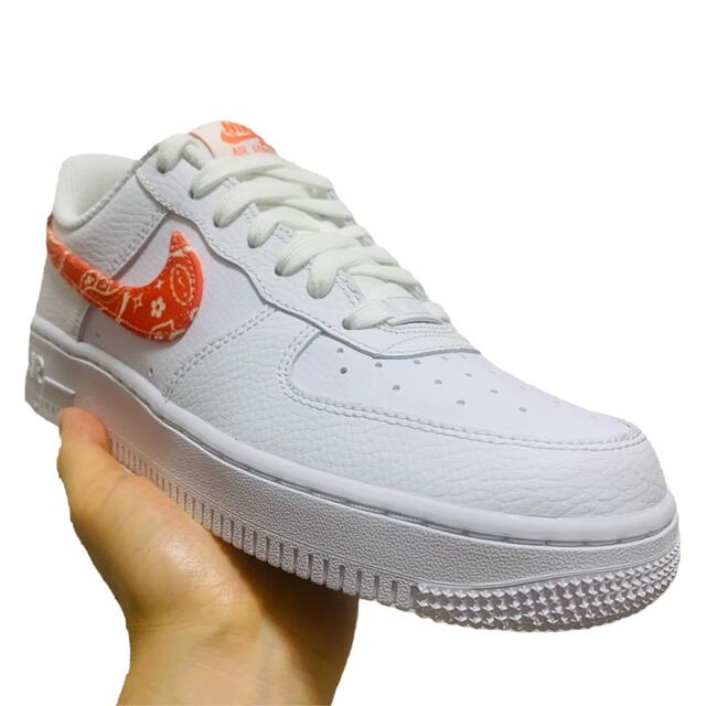 NIKE(ナイキ)のNIKE Air Force1 ナイキエアフォース1 オレンジペイズリー24.5 レディースの靴/シューズ(スニーカー)の商品写真