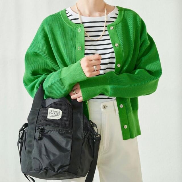 UNITED ARROWS green label relaxing(ユナイテッドアローズグリーンレーベルリラクシング)のフレドリックパッカーズ 巾着 2WAYバッグ ブラック レディースのバッグ(ショルダーバッグ)の商品写真