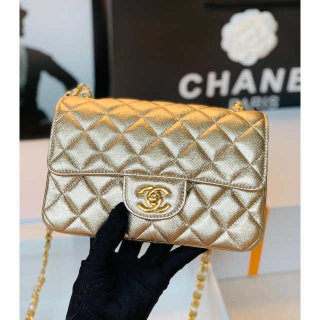 シャネル　CHANEL ダイアナマトラッセ　ターンロックチェーンショルダーバッグ