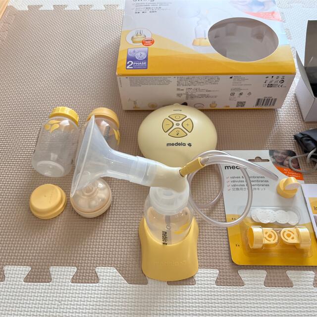 medela スイング 電動 搾乳機 （母乳ボトル ＋ 搾乳弁キット付き） キッズ/ベビー/マタニティの授乳/お食事用品(その他)の商品写真