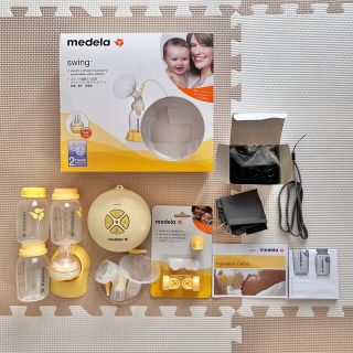 medela スイング 電動 搾乳機 （母乳ボトル ＋ 搾乳弁キット付き）(その他)