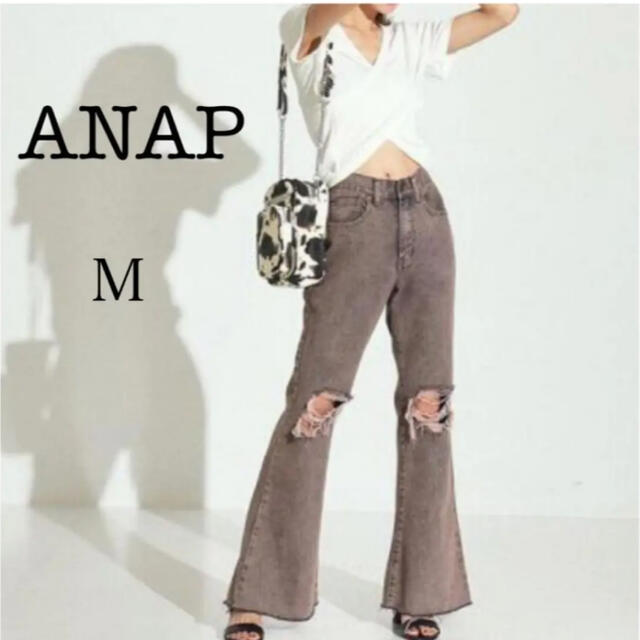 ANAP(アナップ)のANAP ニークラッシュオーバーダイフレアパンツ クラッシュデニム　未使用 レディースのパンツ(デニム/ジーンズ)の商品写真