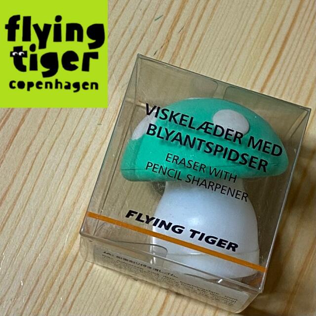 Flying Tiger Copenhagen(フライングタイガーコペンハーゲン)のFLYING TIGER 消しゴム(鉛筆削り付き) インテリア/住まい/日用品の文房具(消しゴム/修正テープ)の商品写真