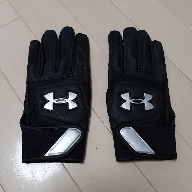 UNDER ARMOUR(アンダーアーマー)のUNDER ARMOUR バッティンググローブ　Mサイズ　アンダーアーマー スポーツ/アウトドアの野球(グローブ)の商品写真