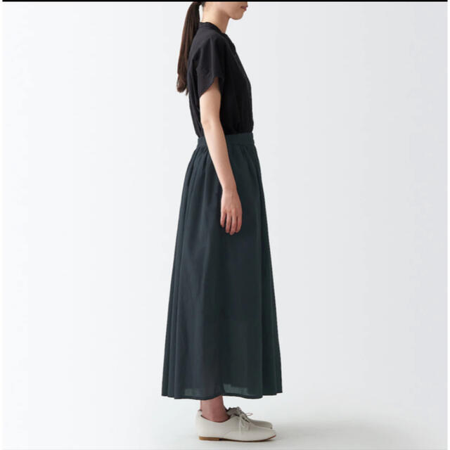 MUJI (無印良品)(ムジルシリョウヒン)の無印良品 洗いざらし強撚ギャザースカート ブラック レディースのスカート(ロングスカート)の商品写真