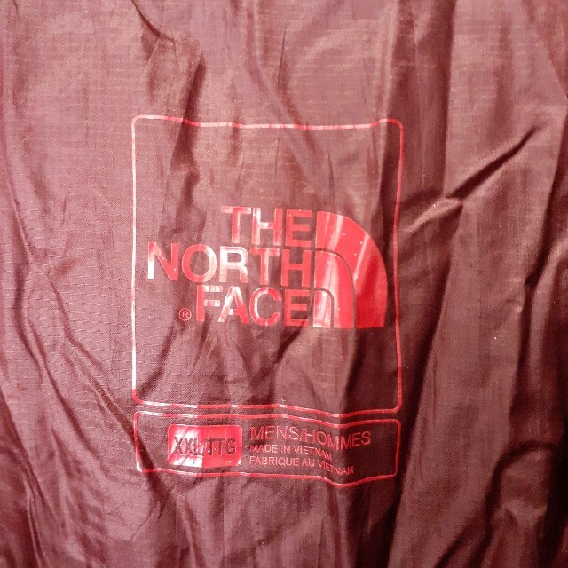 THE NORTH FACE(ザノースフェイス)のUS規格ノースフェイス中綿ジャケットアウターパーカーフード刺繍ロゴレッド古着 メンズのジャケット/アウター(ブルゾン)の商品写真
