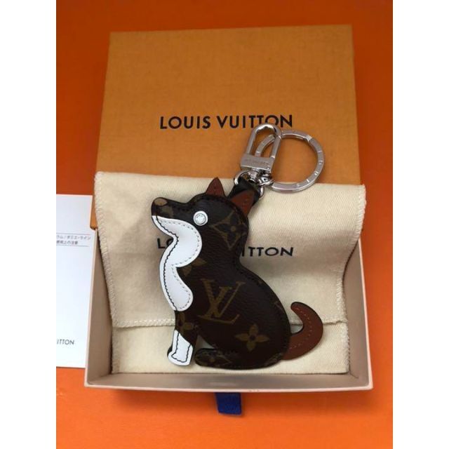 ルイヴィトン 犬 イヌ チャーム モノグラム キーホルダー 柴犬 LV