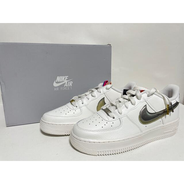 NIKE(ナイキ)の【新品】24.5cm Nikeエアフォース1 GS Double Swoosh  レディースの靴/シューズ(スニーカー)の商品写真