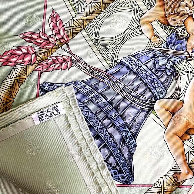 Hermes(エルメス)のHERMES エルメス　即決→値下げ！　シルク　大判スカーフ　 レディースのファッション小物(バンダナ/スカーフ)の商品写真