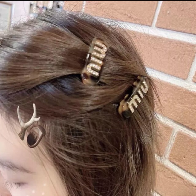 ヘアアクセサリー miuロゴ ヘアクリップ バレッタ 2つセット 2