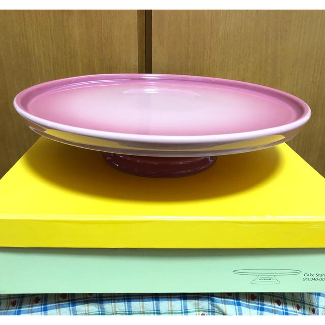 LE CREUSET(ルクルーゼ)の☆値下げ☆ルクルーゼ ケーキスタンド ローズクォーツ レア インテリア/住まい/日用品のキッチン/食器(食器)の商品写真