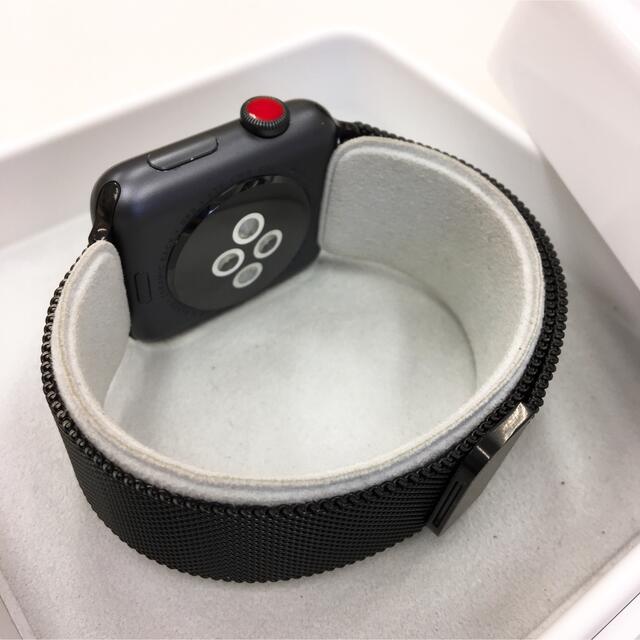 Apple Watch(アップルウォッチ)のアップルウォッチ series3 セルラー Apple Watch 42mm 黒 メンズの時計(腕時計(デジタル))の商品写真