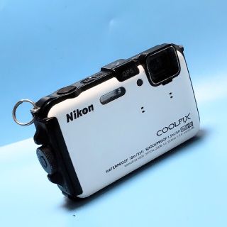 ニコン(Nikon)のNikon COOLPIX AW100【動作確認済】★防水耐衝撃★美品♪★(コンパクトデジタルカメラ)