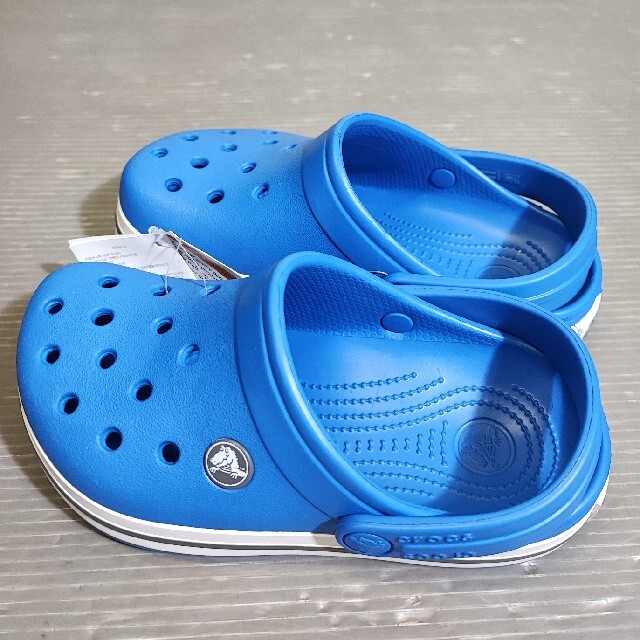 crocs(クロックス)のクロックス Crocband II Kids キッズ/ベビー/マタニティのキッズ靴/シューズ(15cm~)(サンダル)の商品写真