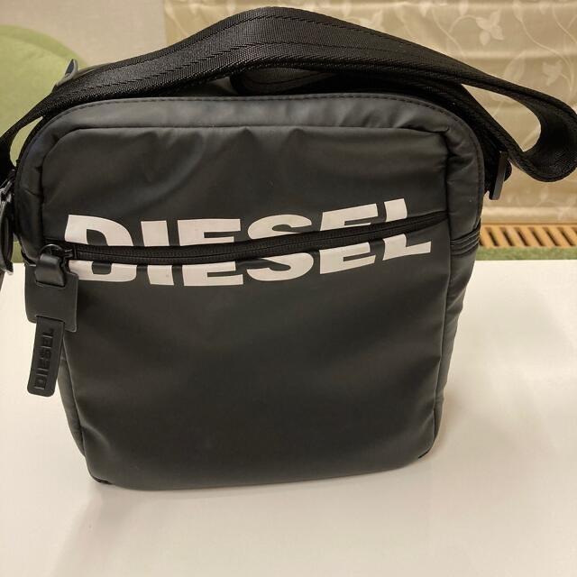 DIESEL(ディーゼル)のディーゼル　ショルダーバック　x6591 メンズのバッグ(ショルダーバッグ)の商品写真