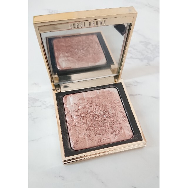 BOBBI BROWN(ボビイブラウン)のBOBBI BROWN ハイライティングパウダー L01 コスメ/美容のベースメイク/化粧品(フェイスカラー)の商品写真