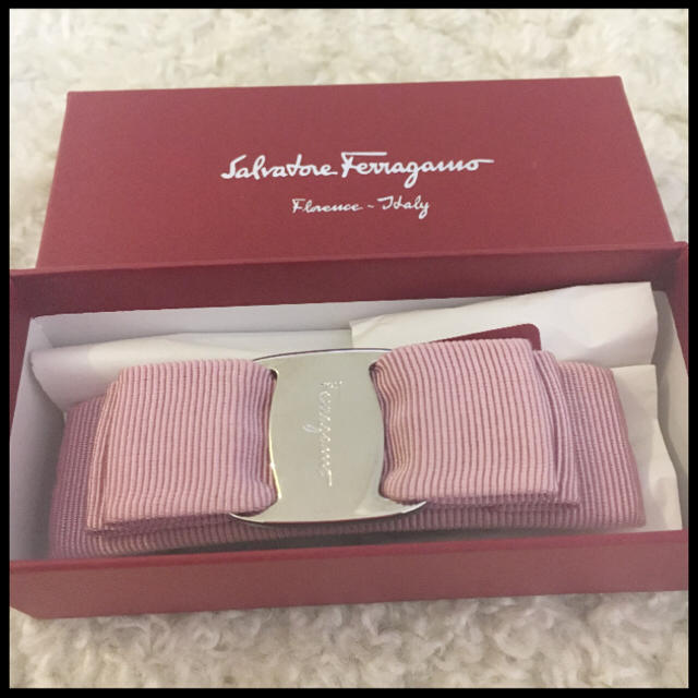 Salvatore Ferragamo(サルヴァトーレフェラガモ)の新品フェラガモ☆バレッタ☆ピンク レディースのヘアアクセサリー(バレッタ/ヘアクリップ)の商品写真