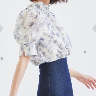 スナイデル(SNIDEL)の新品 スナイデル Sustainableオーガンシースルーブラウス FLOWER(シャツ/ブラウス(半袖/袖なし))