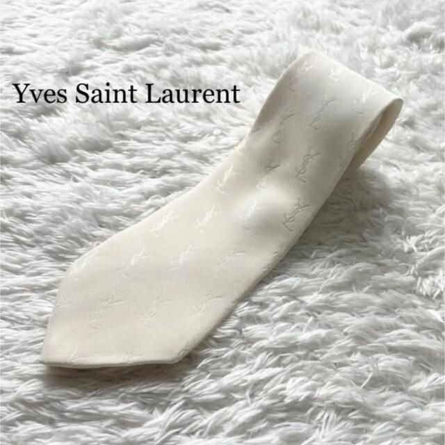 Saint Laurent(サンローラン)のイヴ・サンローラン　ネクタイ　ロゴ柄　総柄　シルク100%  ホワイト メンズのファッション小物(ネクタイ)の商品写真