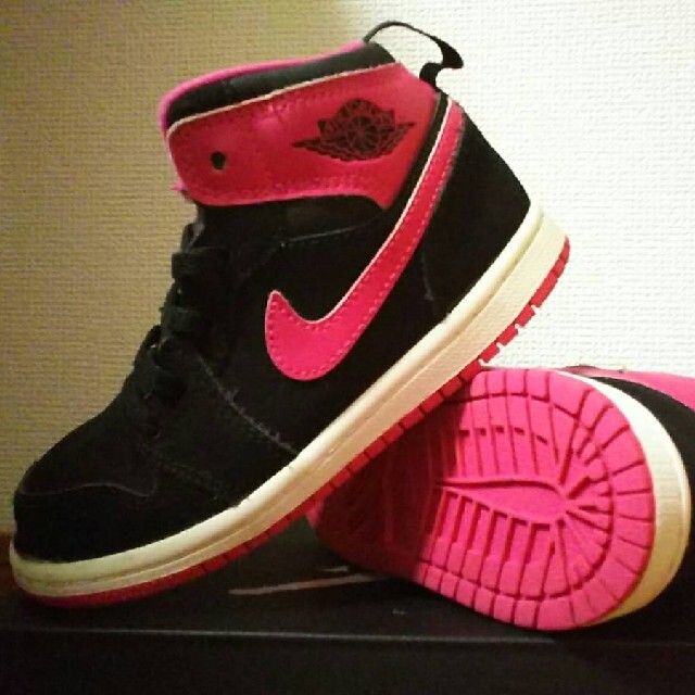 NIKE(ナイキ)のJORDAN 1 MID BT黒ピンクNIKE AIRナイキ ジョーダン16cm キッズ/ベビー/マタニティのキッズ靴/シューズ(15cm~)(スニーカー)の商品写真