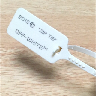 【2013】OFF WHITE クリーム色　タグ　ロック解除済み　【USED】(その他)