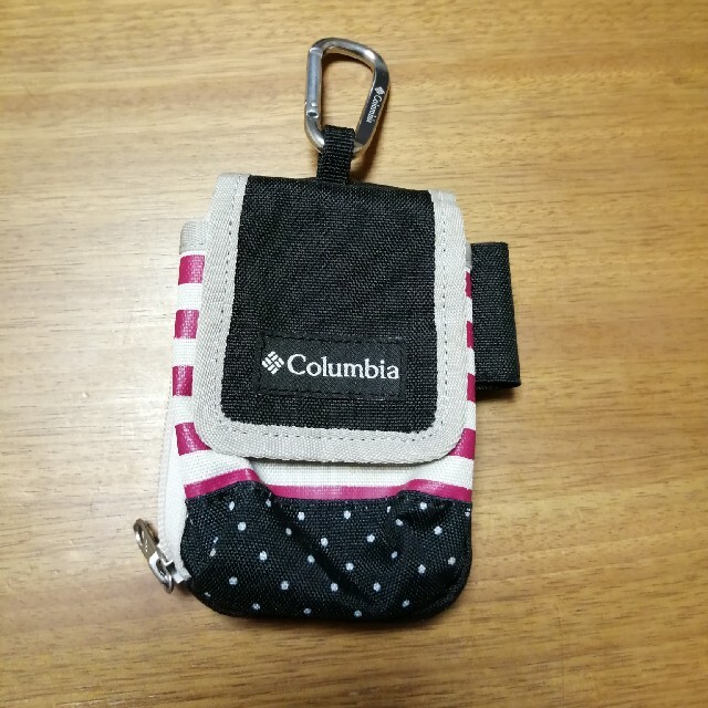 Columbia(コロンビア)のColumbia　スマホケース　小銭入れ レディースのファッション小物(コインケース)の商品写真