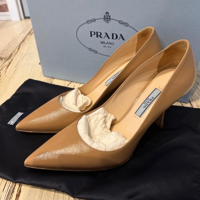 PRADAパンプス