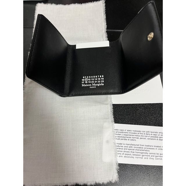 Maison Martin Margiela(マルタンマルジェラ)のメゾンマルジェラ 財布 SNAP COMPACT WALLET 三つ折り財布 メンズのファッション小物(折り財布)の商品写真
