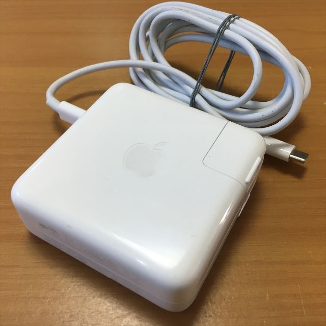 Apple(アップル)の1) 純正品 MacBook Pro用 61Wx10、87Wx10 スマホ/家電/カメラのPC/タブレット(PC周辺機器)の商品写真