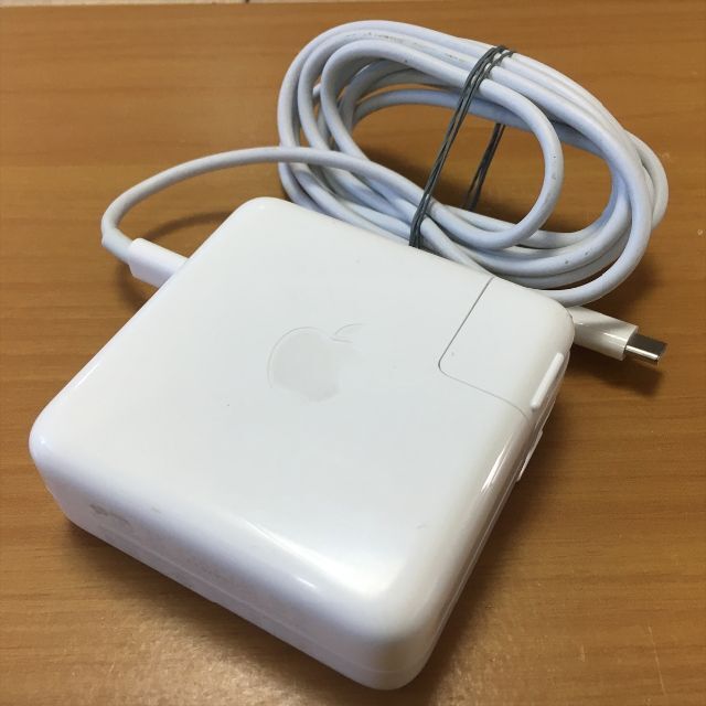 Apple(アップル)の2) 純正品 MacBook Pro用 61W USB-C ACアダプタ スマホ/家電/カメラのPC/タブレット(PC周辺機器)の商品写真