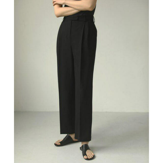 TODAYFUL(トゥデイフル)のTODAYFUL   "Tuck Tapered Trousers" レディースのパンツ(カジュアルパンツ)の商品写真