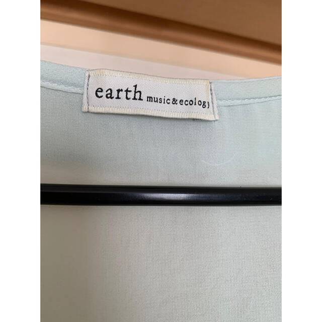 earth music & ecology(アースミュージックアンドエコロジー)のearth グリーンシフォンブラウス レディースのトップス(シャツ/ブラウス(長袖/七分))の商品写真