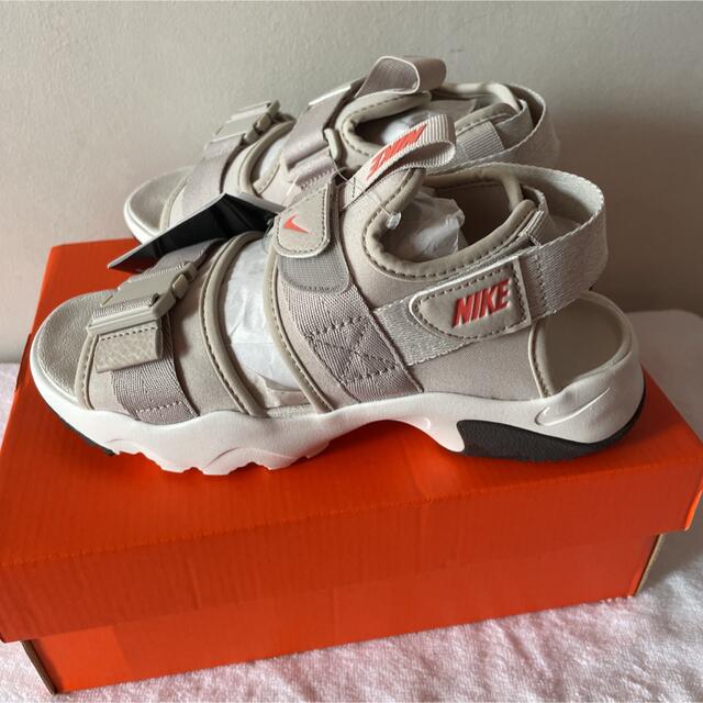 NIKE(ナイキ)の新品　WMNS NIKE CANYON SANDAL キャニオン　サンダル レディースの靴/シューズ(サンダル)の商品写真