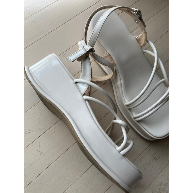 WEGO(ウィゴー)のWEGO サンダル　ベージュ　夏 レディースの靴/シューズ(サンダル)の商品写真
