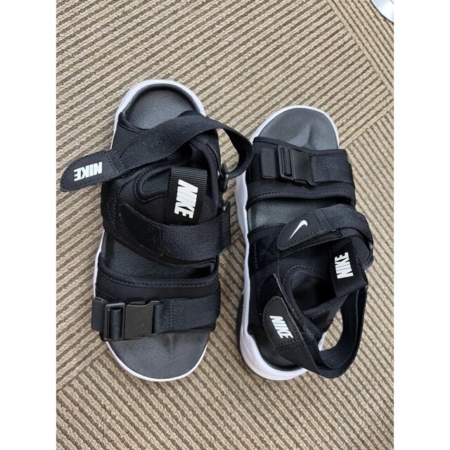 レディースナイキ　CANYON SANDAL  24.0