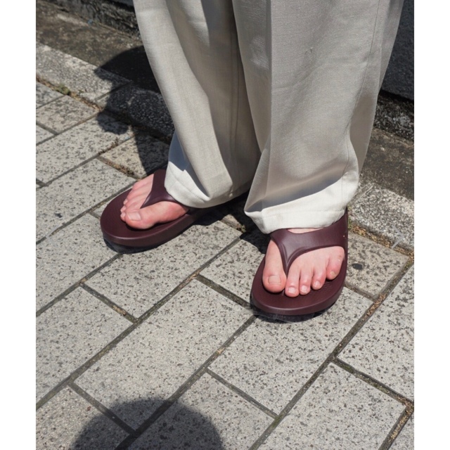 OOFOS(ウーフォス)の☆ OOFOS OOriginal Cabernet カベルネ 新色 未開封 ☆ メンズの靴/シューズ(サンダル)の商品写真