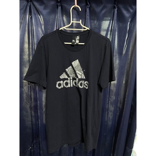 アディダス(adidas)のadidas Tシャツ(Tシャツ/カットソー(半袖/袖なし))