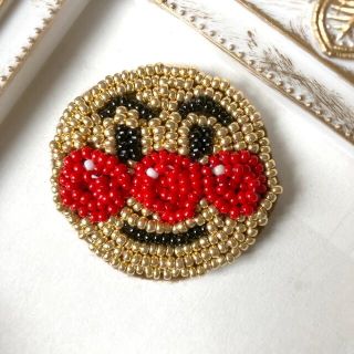 ビーズ刺繍　ビーズ　アンパンマン　バッヂ　アクセ　ワッペン　ブローチ　バッヂ(バッグチャーム)