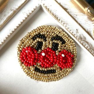 ビーズ刺繍　ビーズ　ワッペン　アンパンマン　バッヂ　バッジ　アクセ　手作り(コサージュ/ブローチ)