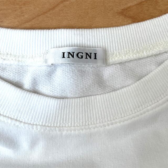 INGNI(イング)の【りっちゃん様専用】カレッジロゴショート丈プルオーバー　トップス　ホワイト レディースのトップス(Tシャツ(半袖/袖なし))の商品写真