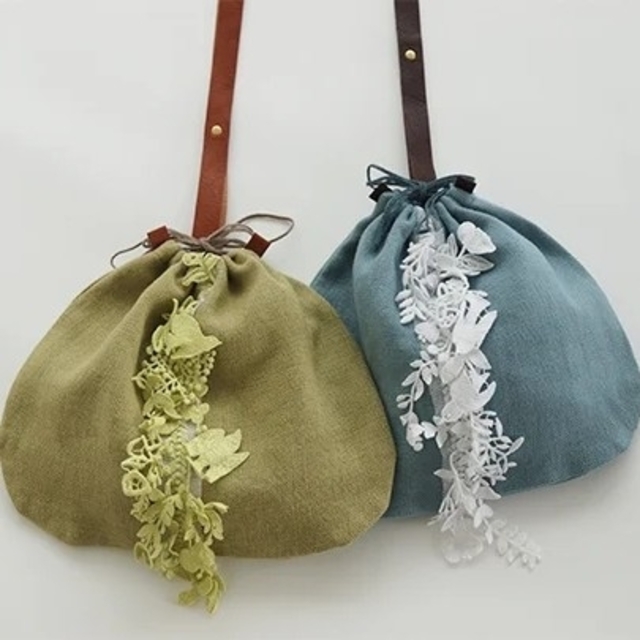 mina perhonen(ミナペルホネン)のミナペルホネン　巾着バッグ　forest parade レディースのバッグ(ハンドバッグ)の商品写真