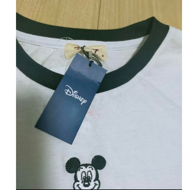 Disney(ディズニー)の【新品未使用】ディズニー　ミッキー刺繍　Tシャツ レディースのトップス(Tシャツ(半袖/袖なし))の商品写真
