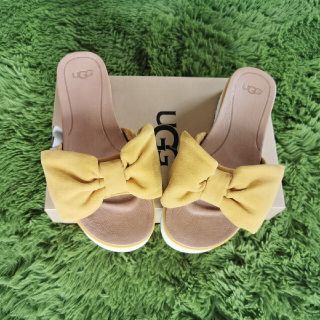 アグ(UGG)のUGGリボンサンダル 美品 US8cm(23.5cm)(サンダル)