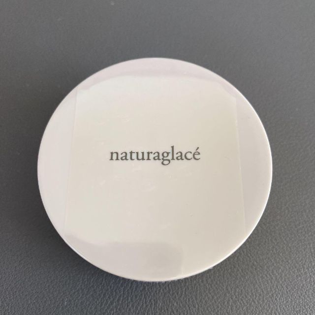 naturaglace(ナチュラグラッセ)の新品・未使用　ナチュラグラッセ フェイスパウダー ミニ コスメ/美容のベースメイク/化粧品(フェイスパウダー)の商品写真