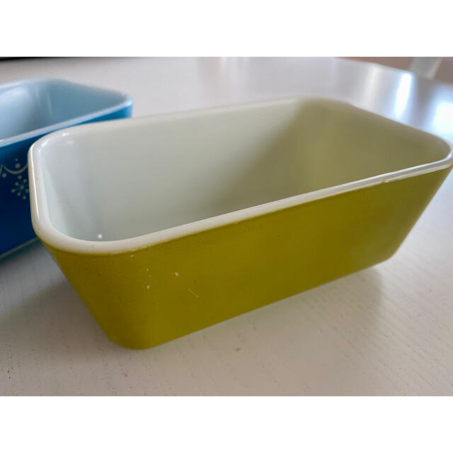 Pyrex(パイレックス)のオールドパイレックス　レフリジレーター　M ２個セット　蓋付き インテリア/住まい/日用品のキッチン/食器(容器)の商品写真