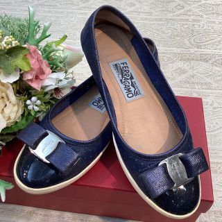 サルヴァトーレフェラガモ(Salvatore Ferragamo)のフェラガモ  バレエシューズ　ネイビー　51/2(バレエシューズ)